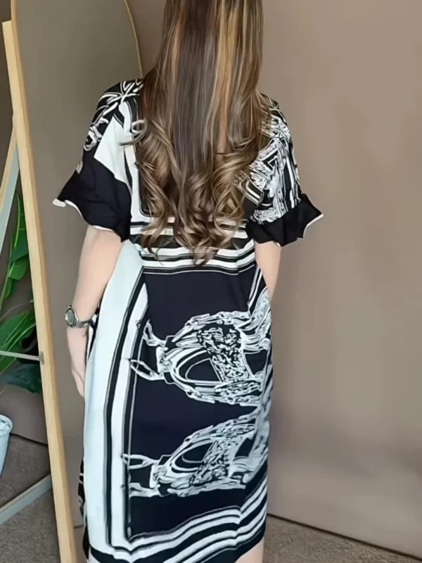 Monochrome Grace - Image 3